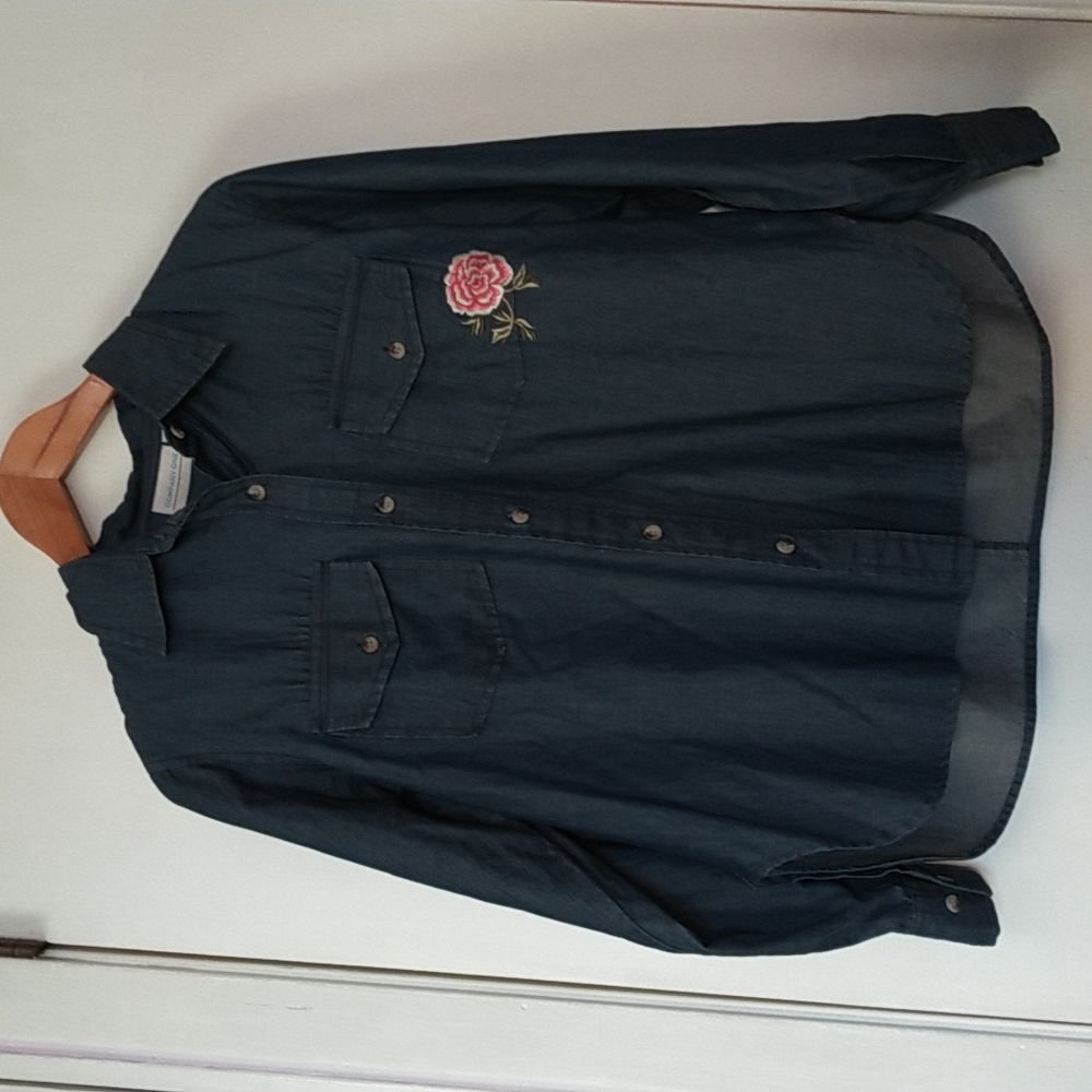 NWOT Cotton Button Down Long Sleeve Shirt by Company One. Size Medium